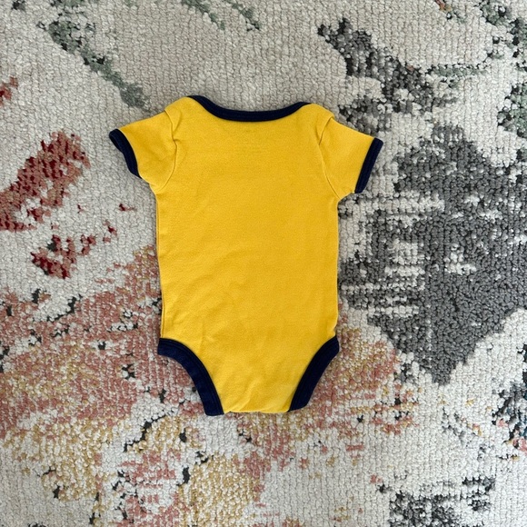 5/$15 Carters Born Awesome Like Mommy Onesie NB Baby Boy
Newborn
Euc - Picture 7 of 7